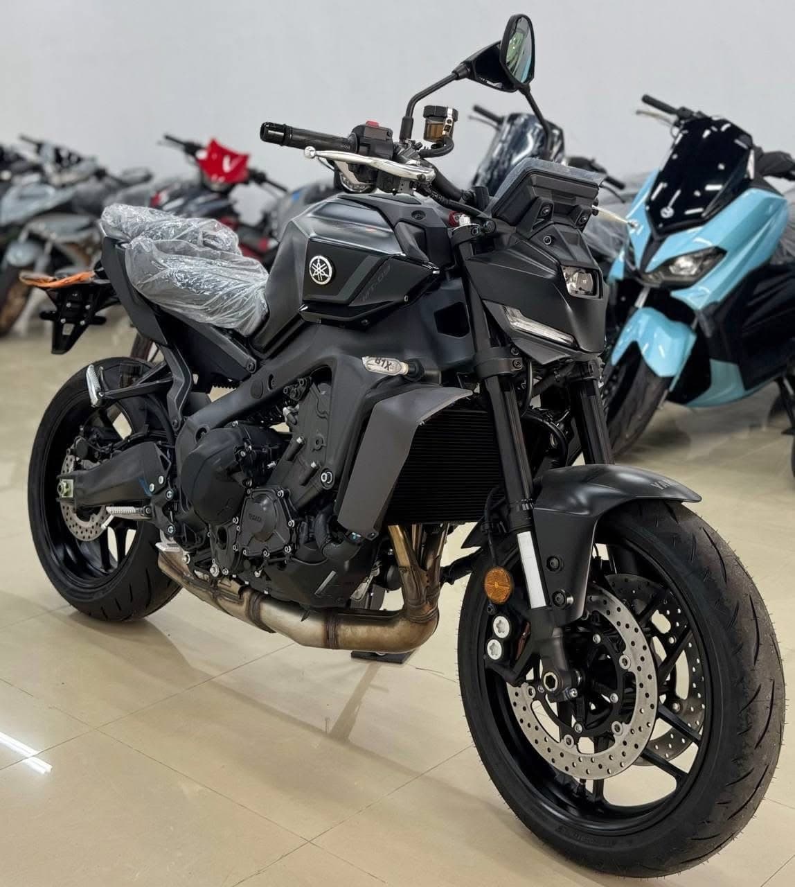 Yamaha MT-09 thumbnail 4