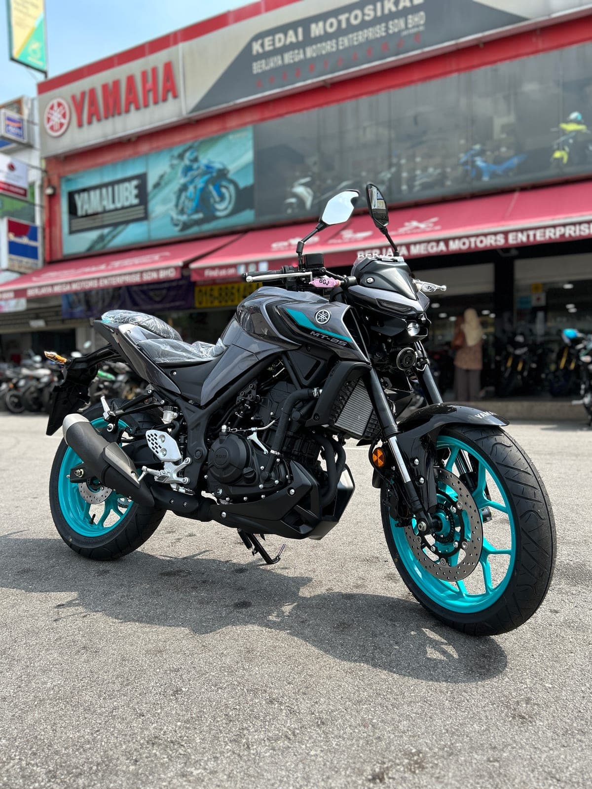 Yamaha MT-25 thumbnail 2