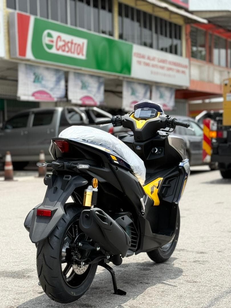 Yamaha NVX (ABS) thumbnail 2