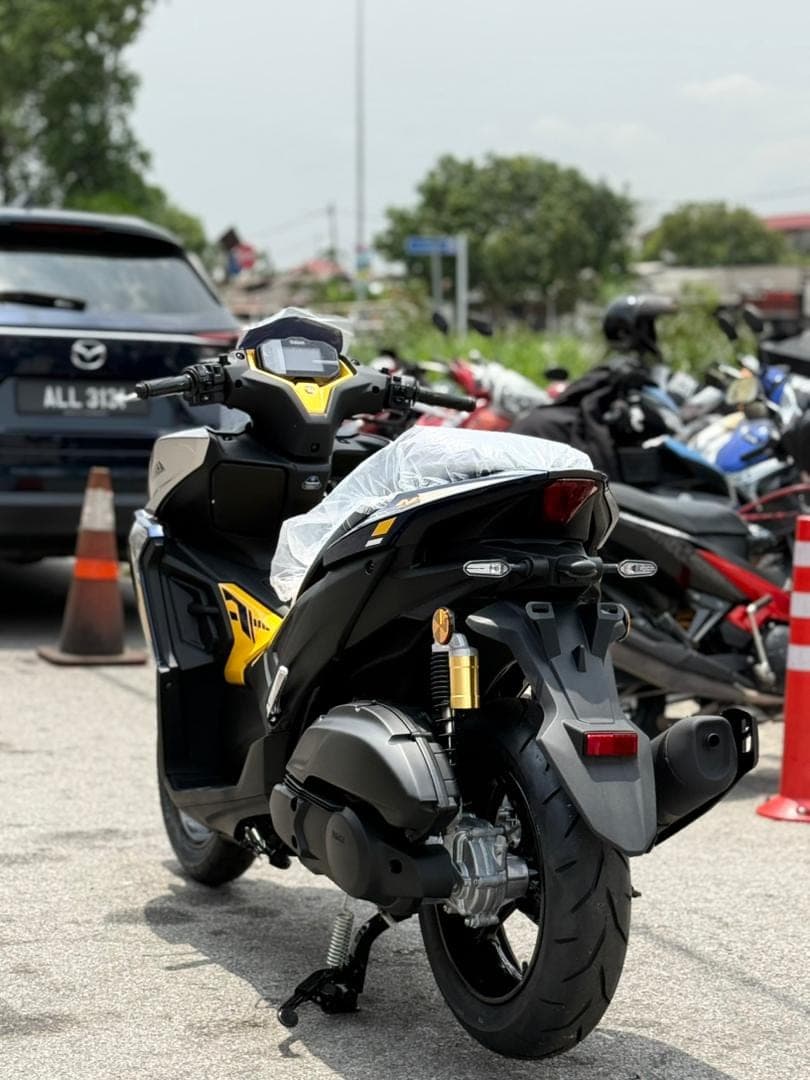 Yamaha NVX (ABS) thumbnail 4