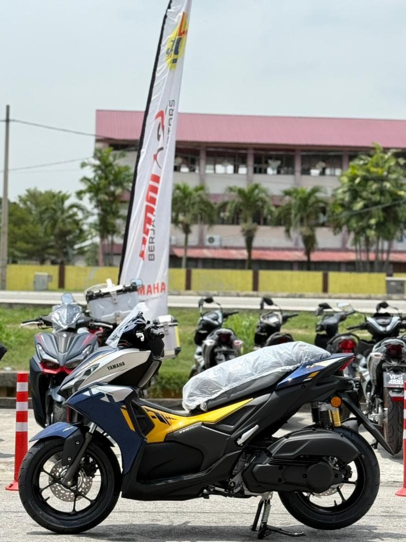 Yamaha NVX (ABS) thumbnail 5