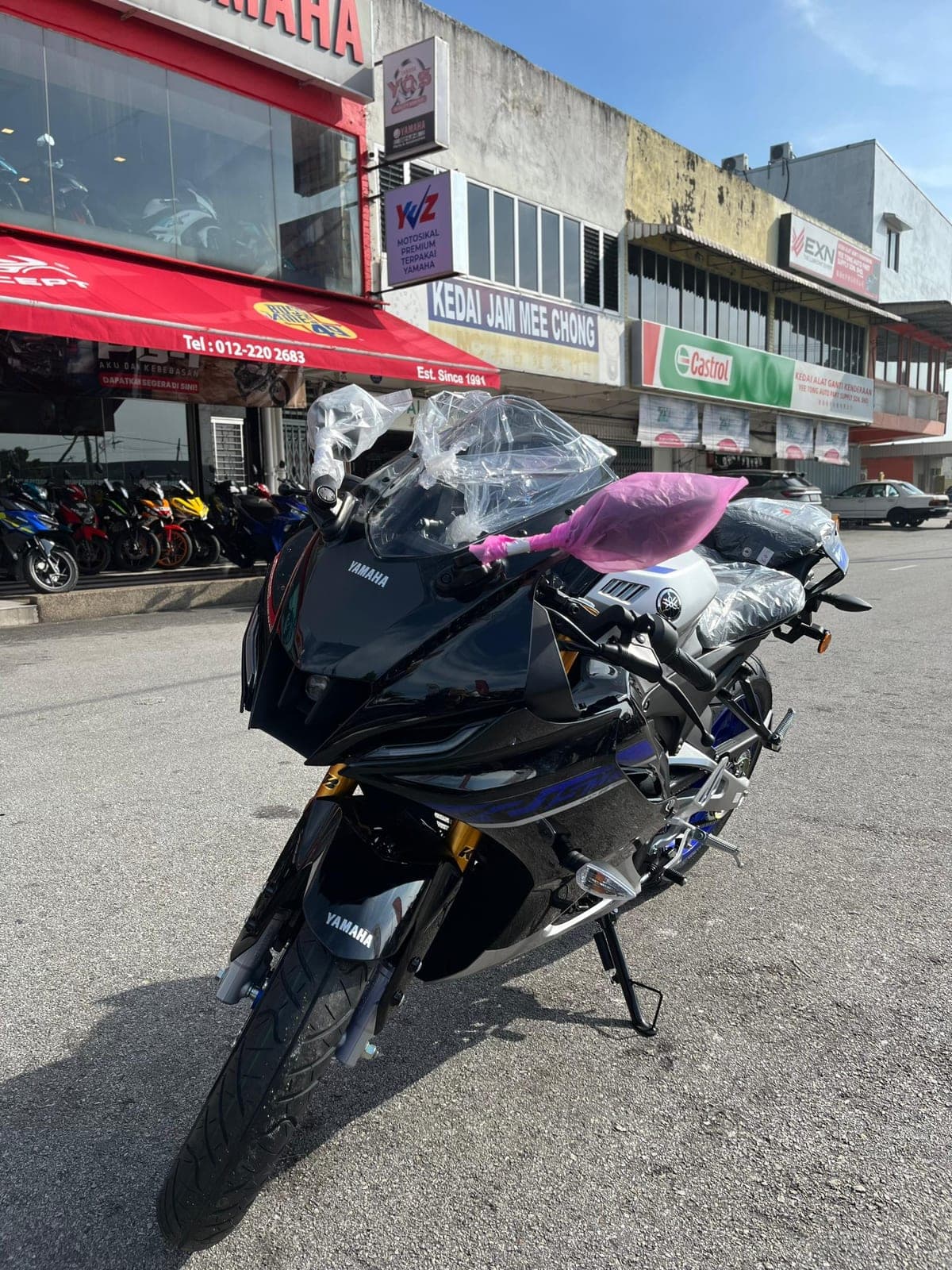 Yamaha R15M thumbnail 2