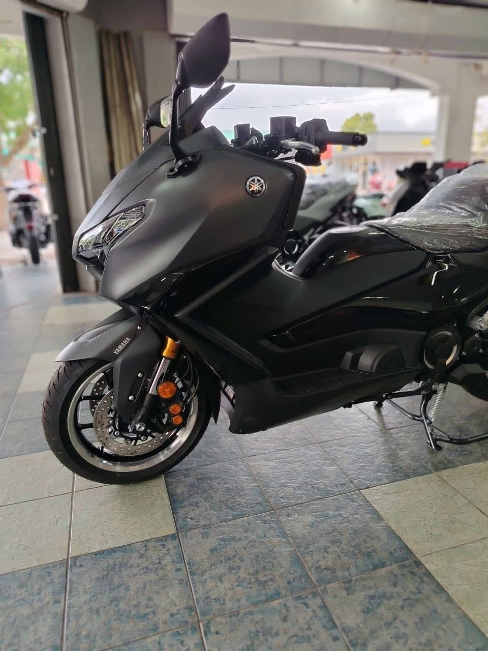 Yamaha TMAX thumbnail 2