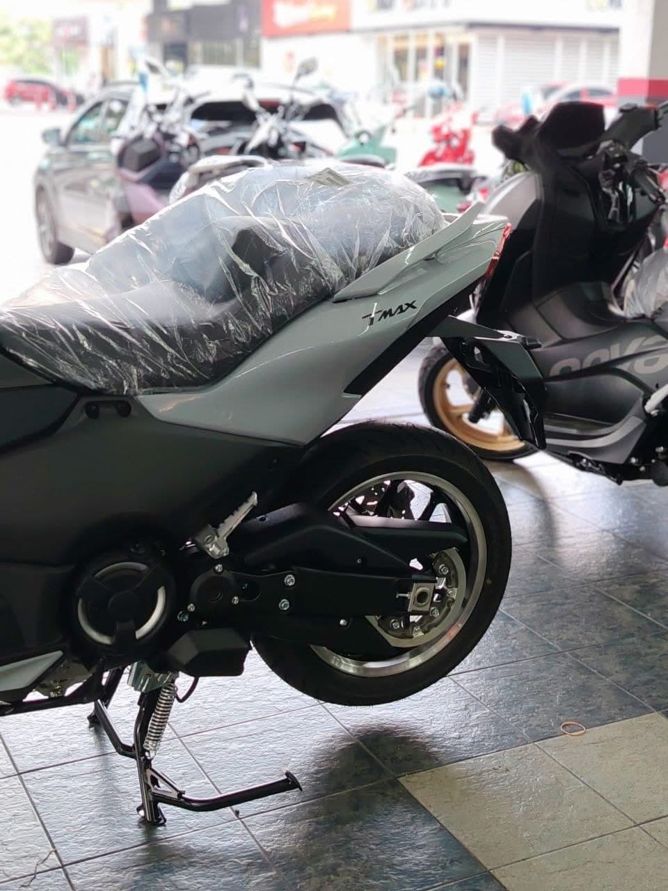 Yamaha TMAX thumbnail 5