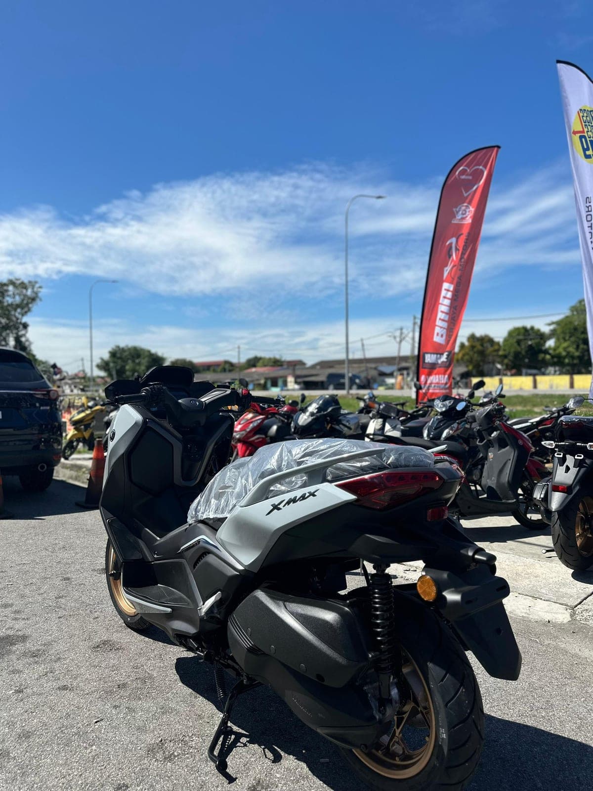 Yamaha XMAX 250 thumbnail 4