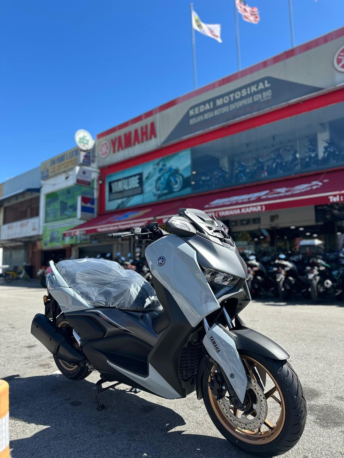Yamaha XMAX 250 thumbnail 5
