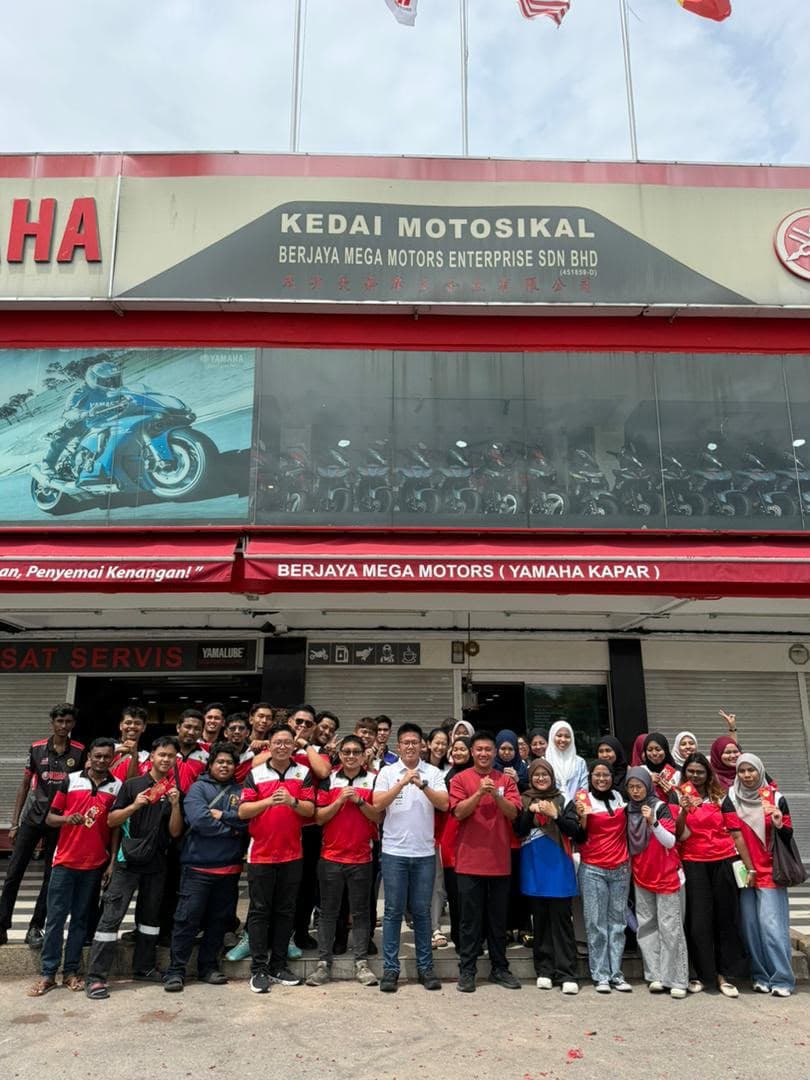 The BMM team at the Chinese New Year gathering in front of the Kapar branch